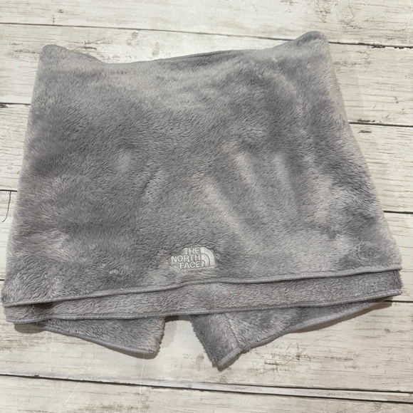 The North Face Plush faux fur infinity scarf Silver Grey - Picture 1 of 5